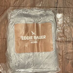 Eddie Bauer Silver Throw Blanket. NWT